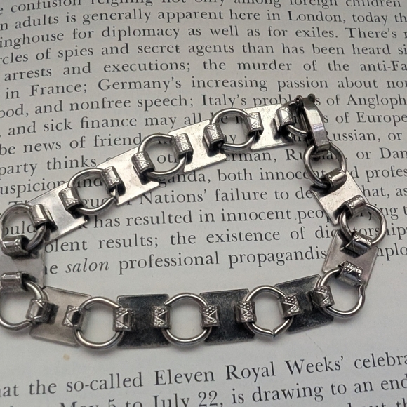 Silver Geometric Chain Bracelet - Picture 5 of 9